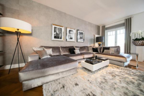 LUXE: Balkon - Parkplatz - Messe